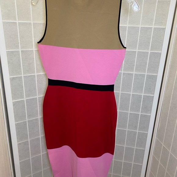 Diane Von Furstenberg Tan Top with Black Trim - Picture 7 of 10